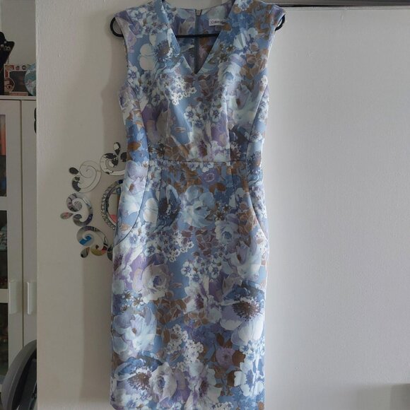 Beautiful Flattering Calvin Klein Professional or Cocktail Dress Size 4 Slimming - Picture 1 of 16